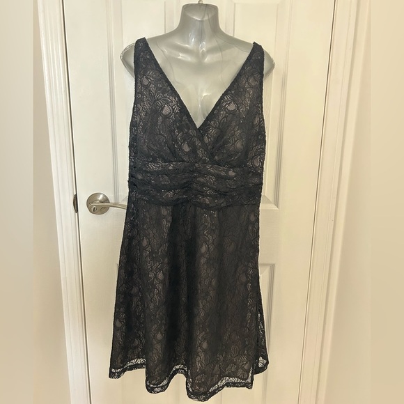 Black Lace Esprit  Dress, V-Neck with Ruching Around Waist - Picture 1 of 14